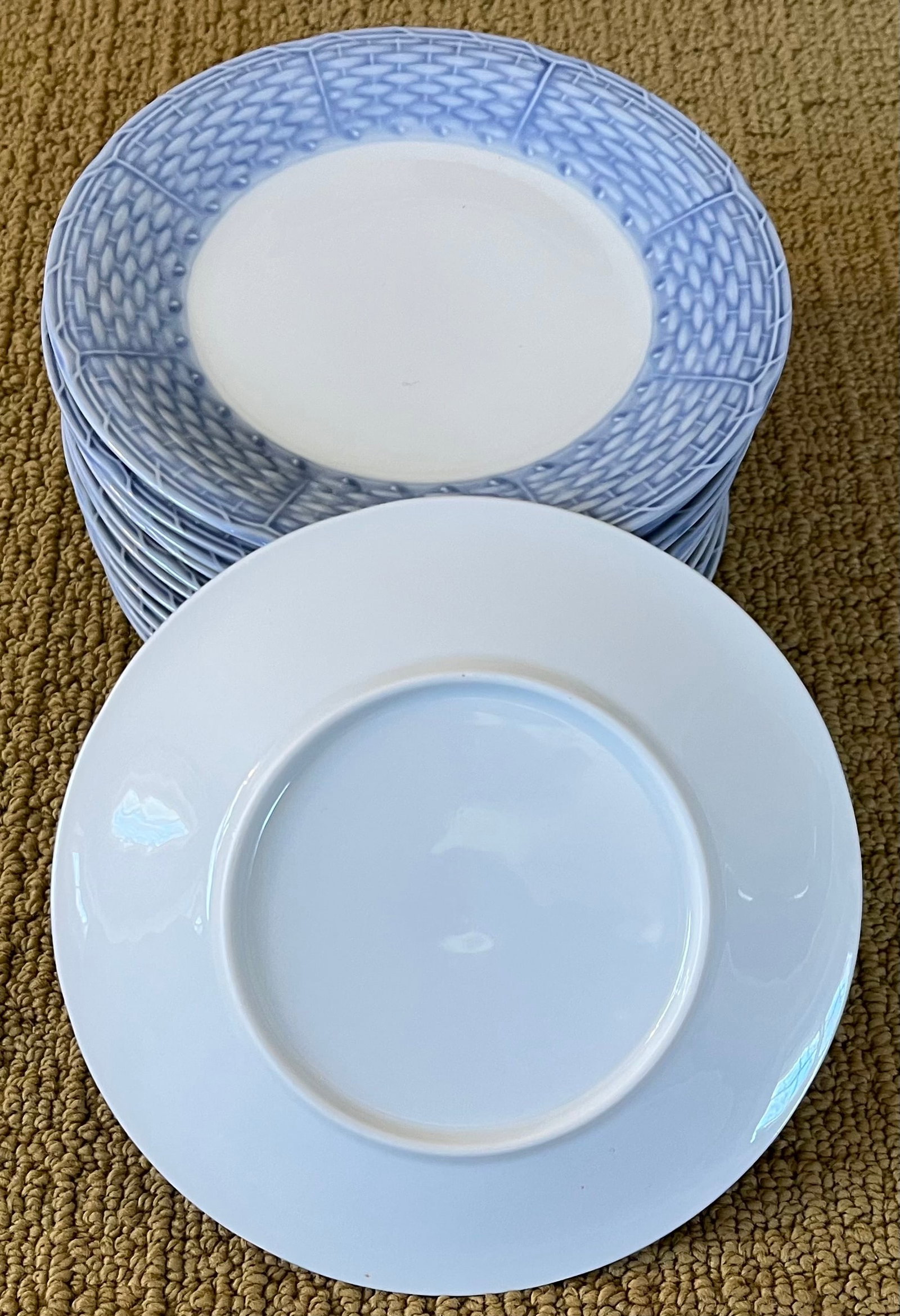 Mid 20th Century English Porcelain Blue and White Basketweave Plates for Salad, Cake or Hors d'Oeuvr - 15