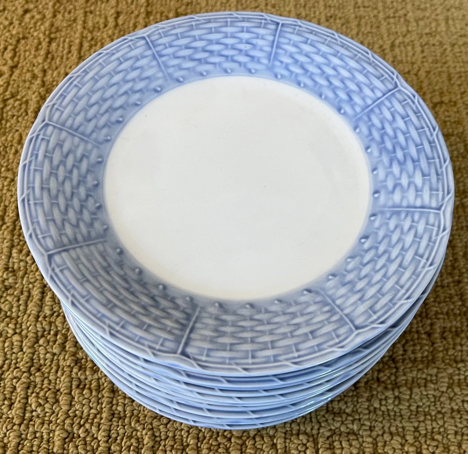 Mid 20th Century English Porcelain Blue and White Basketweave Plates for Salad, Cake or Hors d'Oeuvr - 3