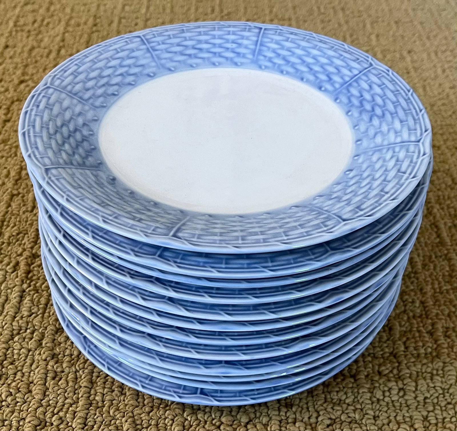 Mid 20th Century English Porcelain Blue and White Basketweave Plates for Salad, Cake or Hors d'Oeuvr - 5