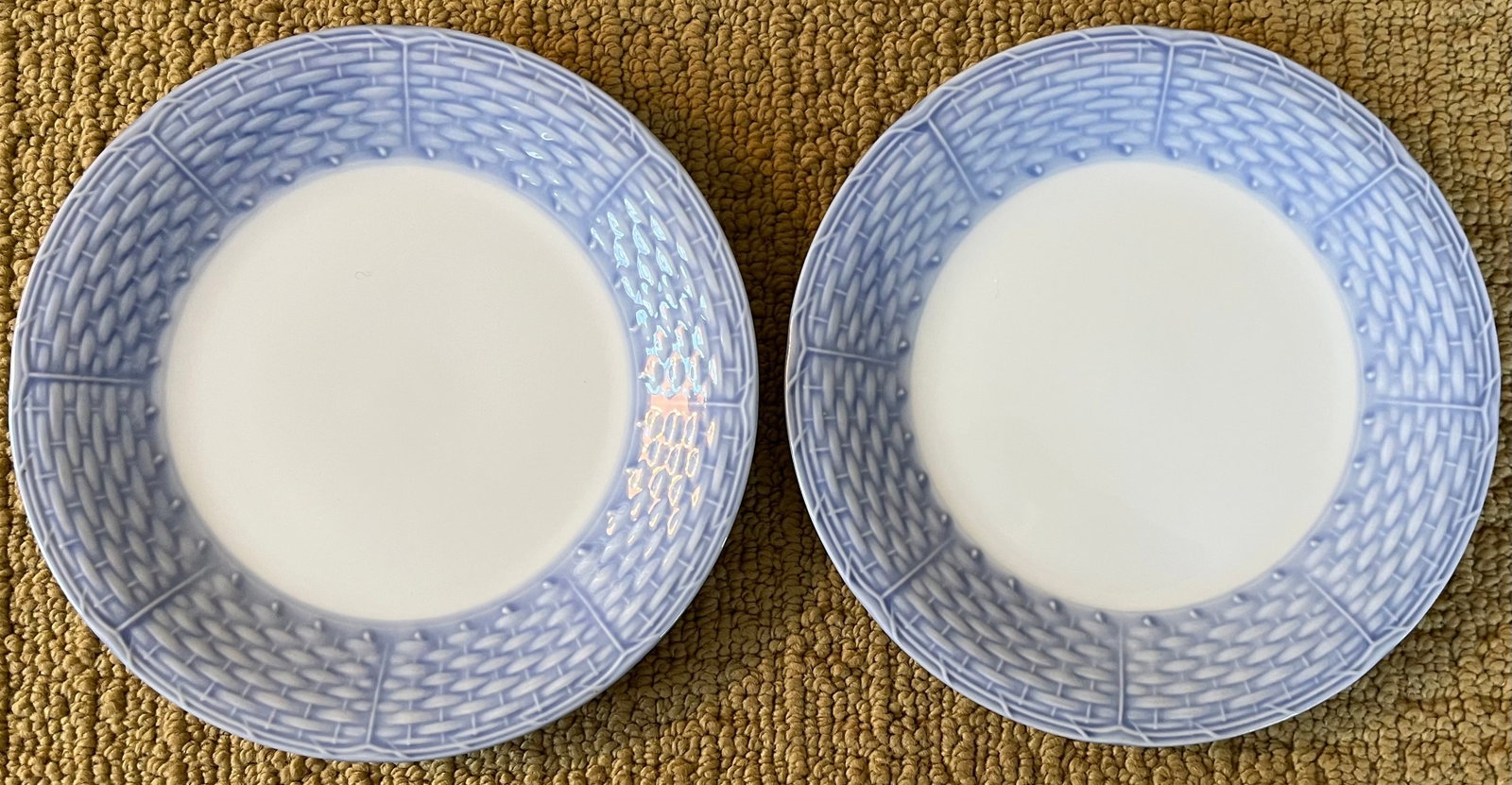 Mid 20th Century English Porcelain Blue and White Basketweave Plates for Salad, Cake or Hors d'Oeuvr - 7