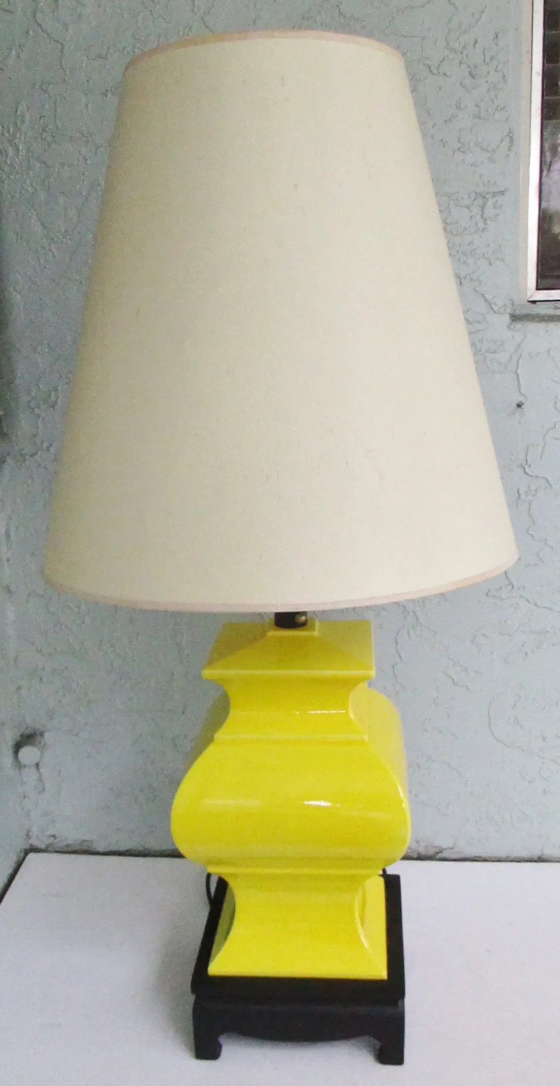 Mid-Century Modern Chapman Yellow Chinoiserie Table Lamps With Original Shades - a Pair - 2