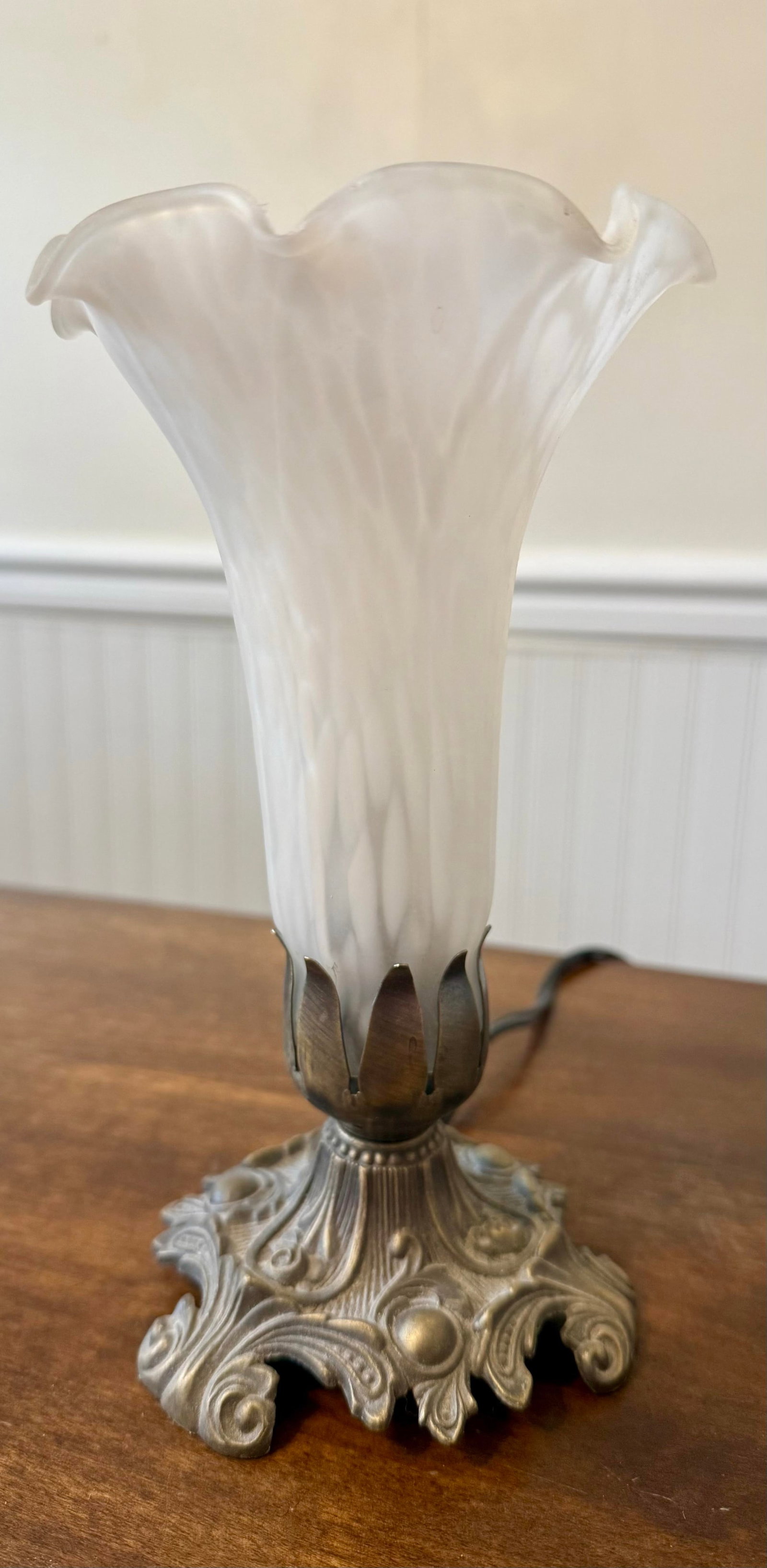 Meyda Art Nouveau Tiffany Pond Lily Accent Lamp - 12