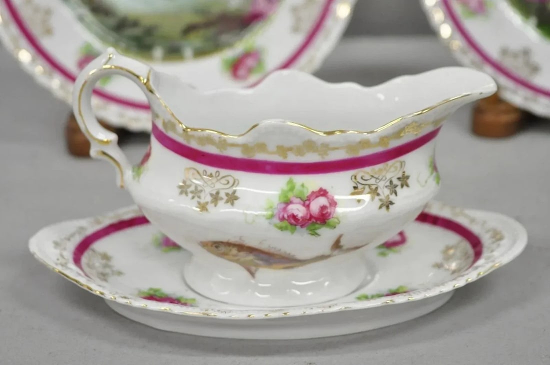 Early 20th Century (12) Victoria Carlsbad Austria, Porcelain Fish Plates & Gravy Sauce Boat - 3