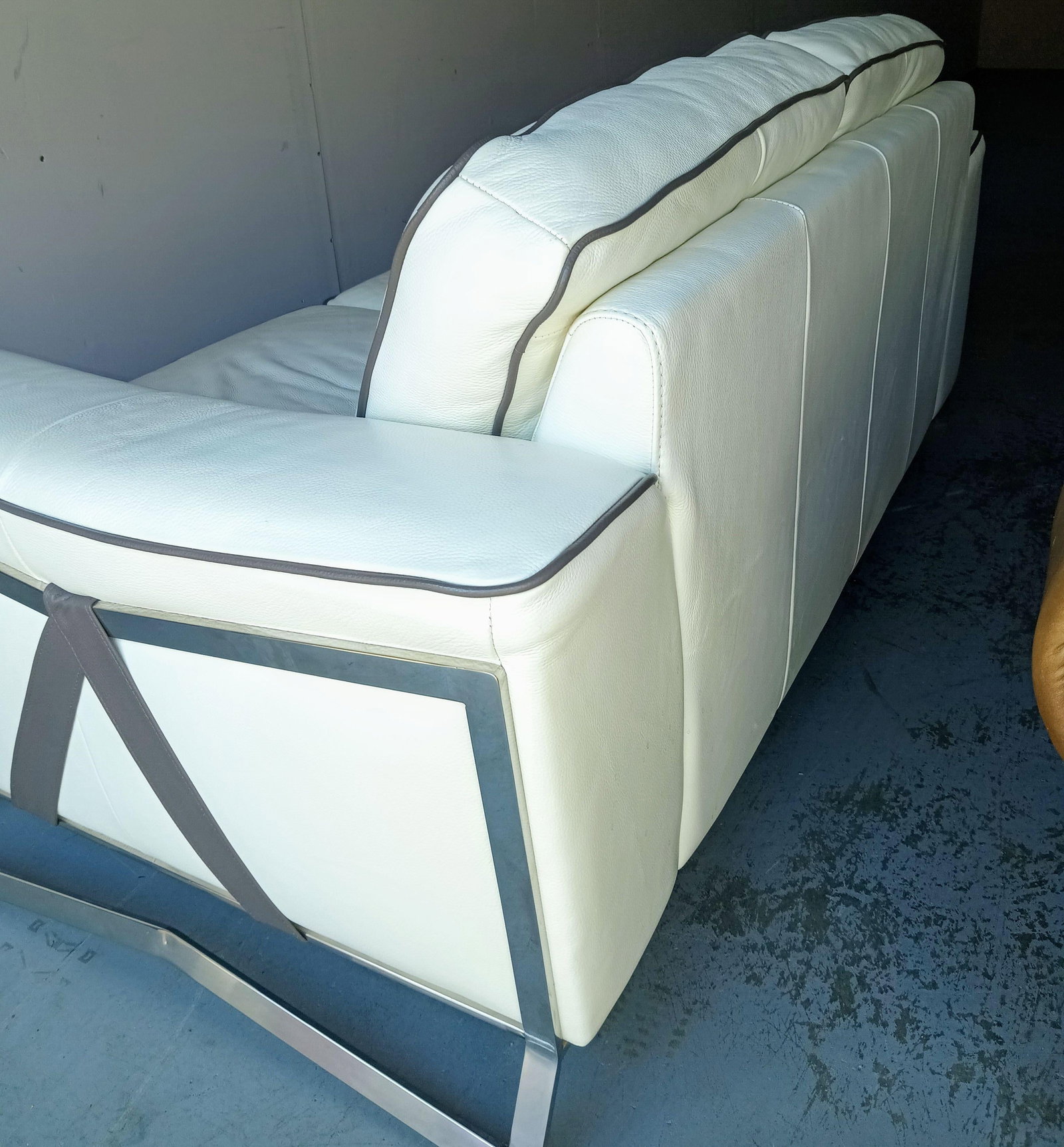 Violino Full Grain Leather Sofa - 10