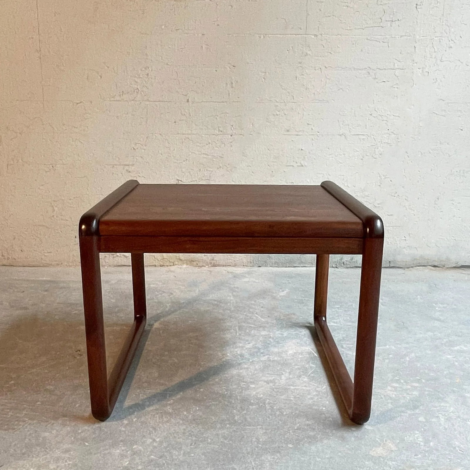 Mid 20th Century Gunlocke Mid-Century Modern Walnut Side Table - 3