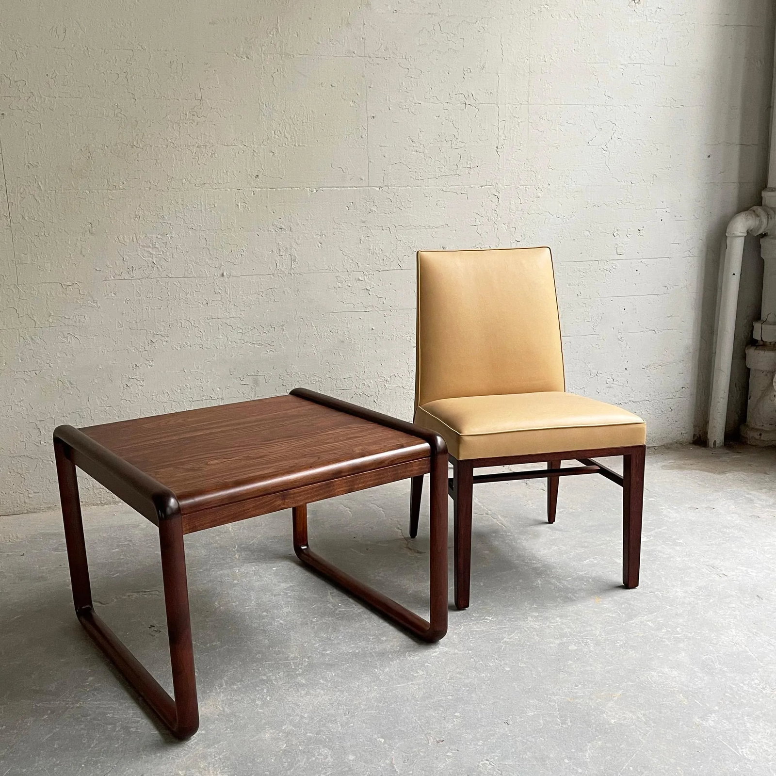 Mid 20th Century Gunlocke Mid-Century Modern Walnut Side Table - 4