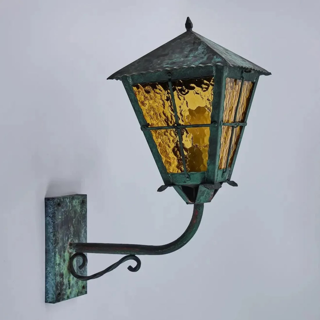 1950s Large Scandinavian Outdoor Wall Light in Patinated Copper and Amber Glass - 11