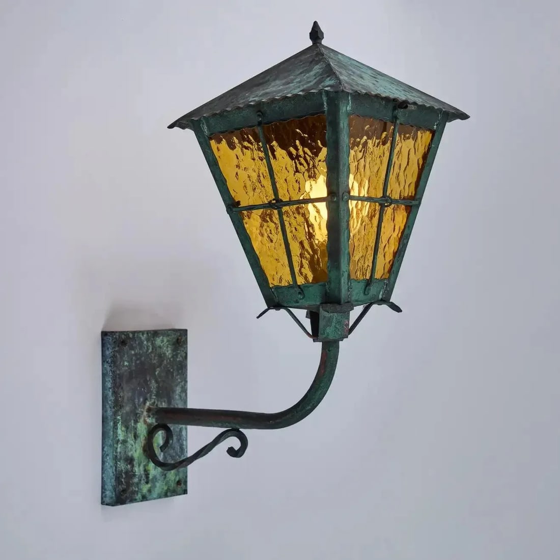 1950s Large Scandinavian Outdoor Wall Light in Patinated Copper and Amber Glass - 5