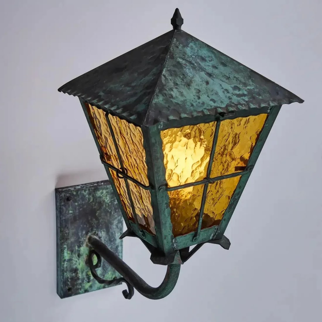 1950s Large Scandinavian Outdoor Wall Light in Patinated Copper and Amber Glass - 9
