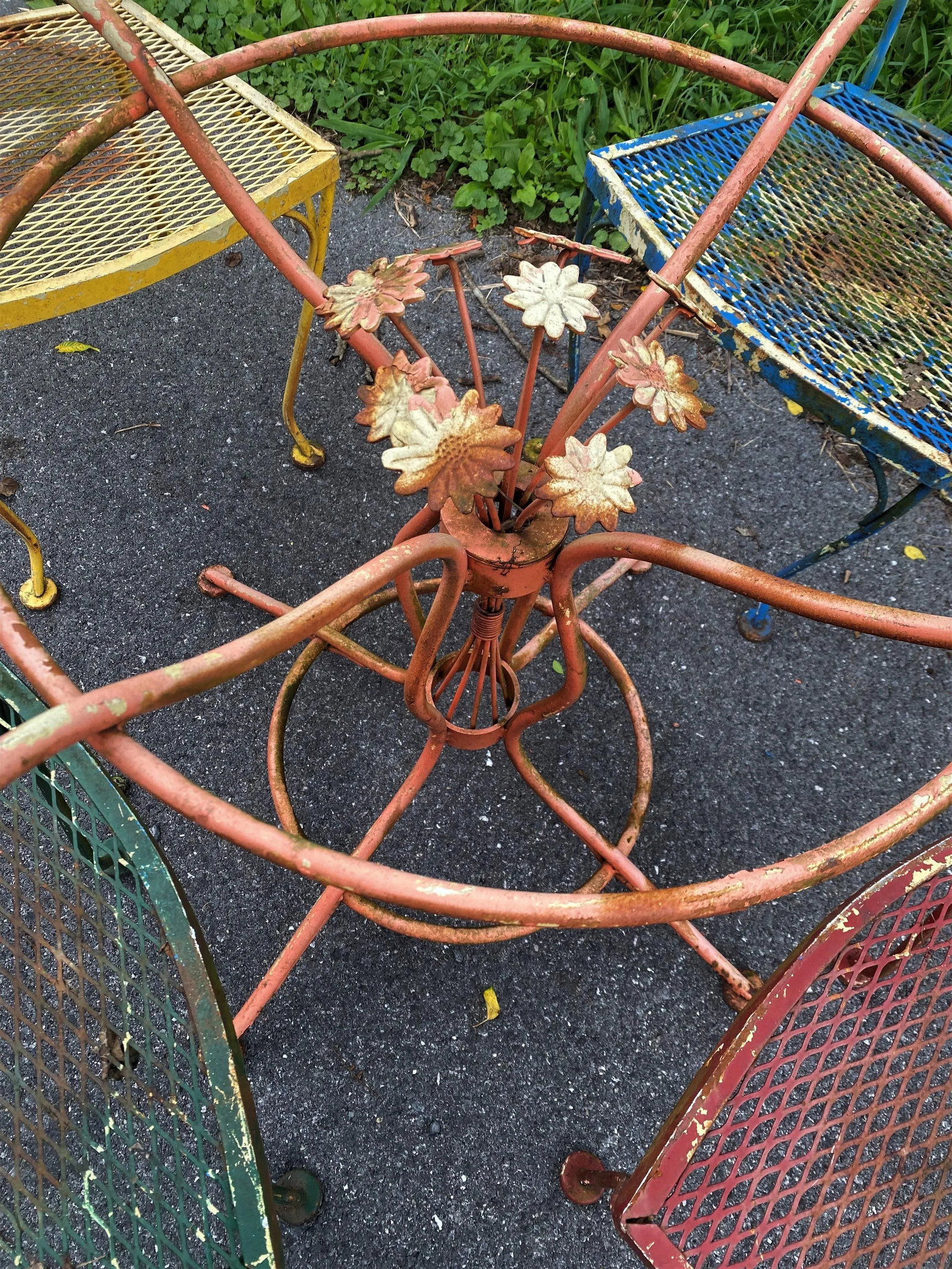 Woodard Wrought Iron Patio Table with Flower Center & 4 Chairs - 10