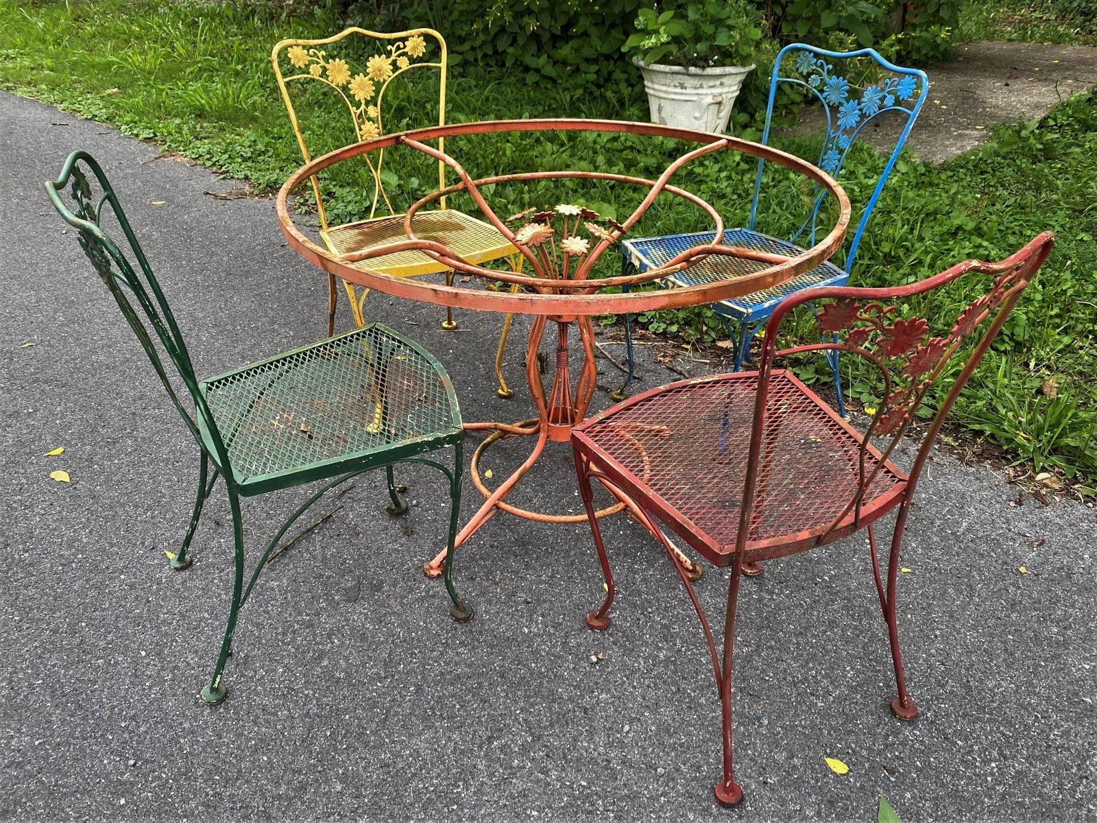 Woodard Wrought Iron Patio Table with Flower Center & 4 Chairs - 13