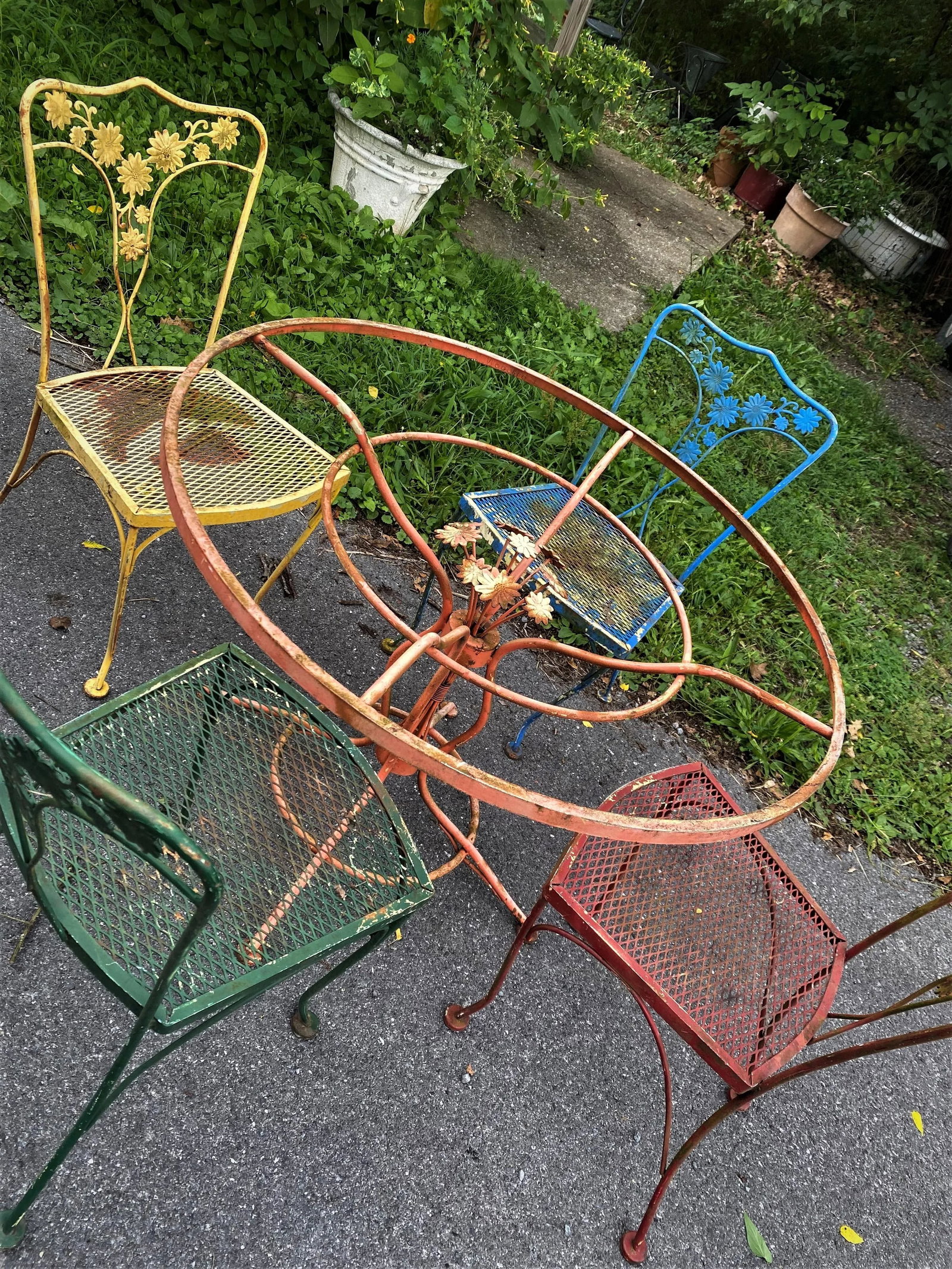 Woodard Wrought Iron Patio Table with Flower Center & 4 Chairs - 2