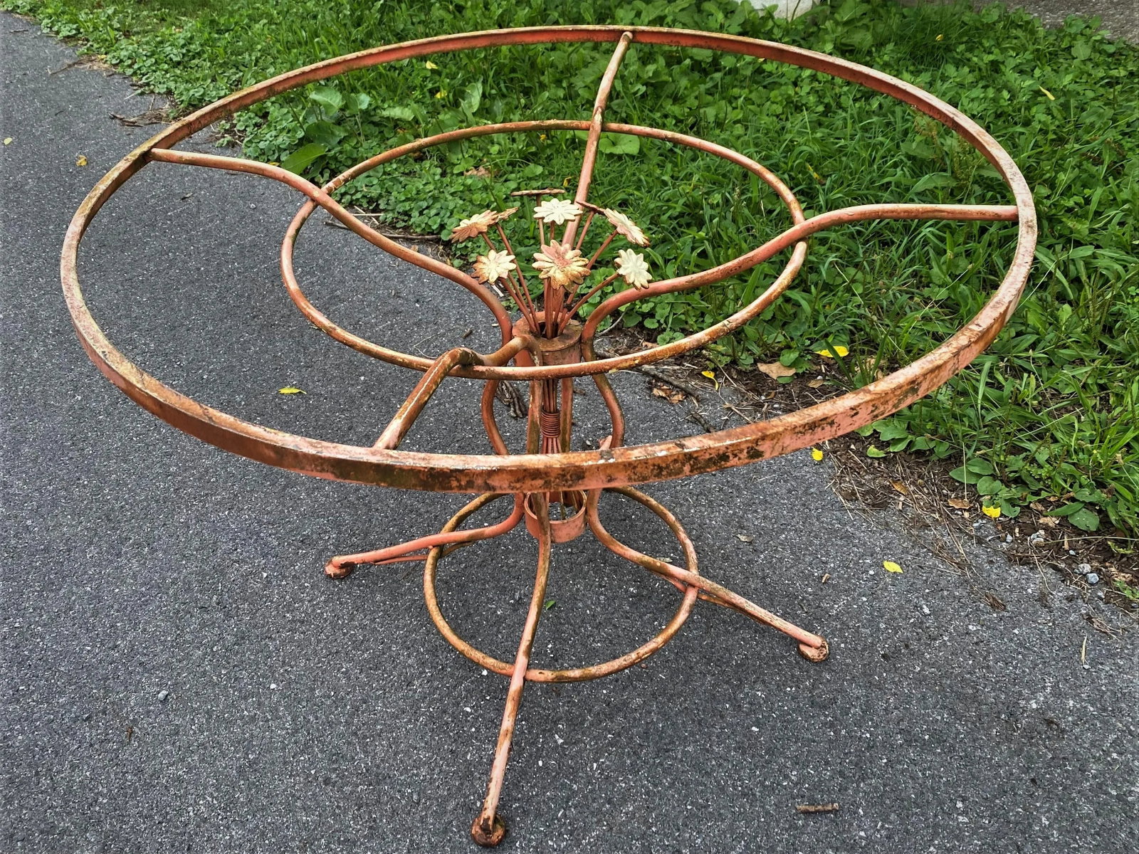 Woodard Wrought Iron Patio Table with Flower Center & 4 Chairs - 5