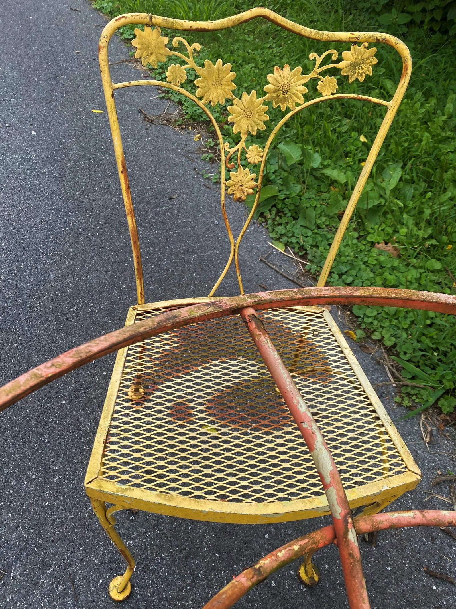 Woodard Wrought Iron Patio Table with Flower Center & 4 Chairs - 6