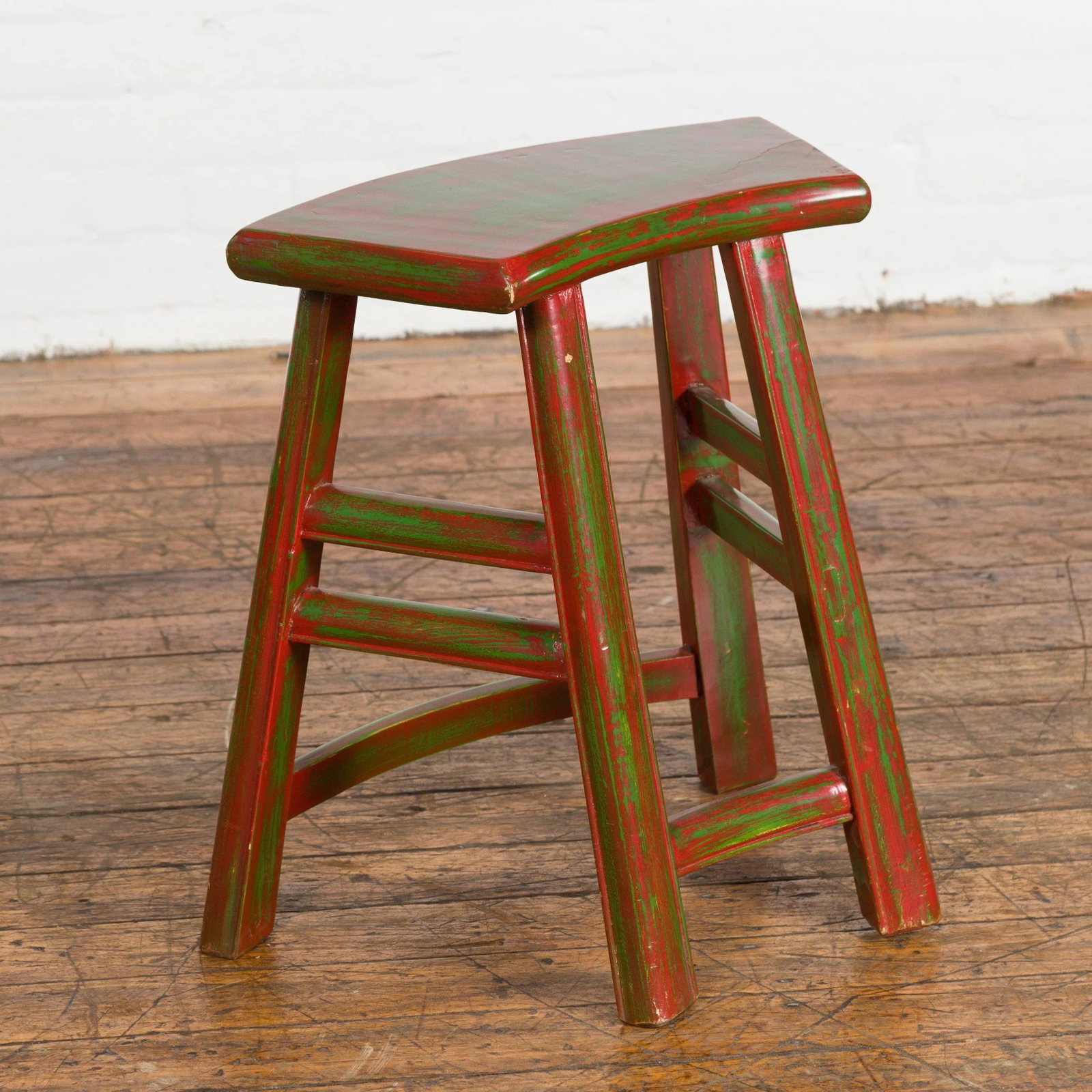 Japanese Late Meiji Period Red and Green Lacquered Stool with Semicircular Seat - 10