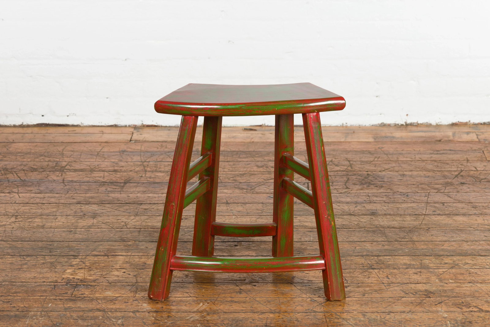 Japanese Late Meiji Period Red and Green Lacquered Stool with Semicircular Seat - 12