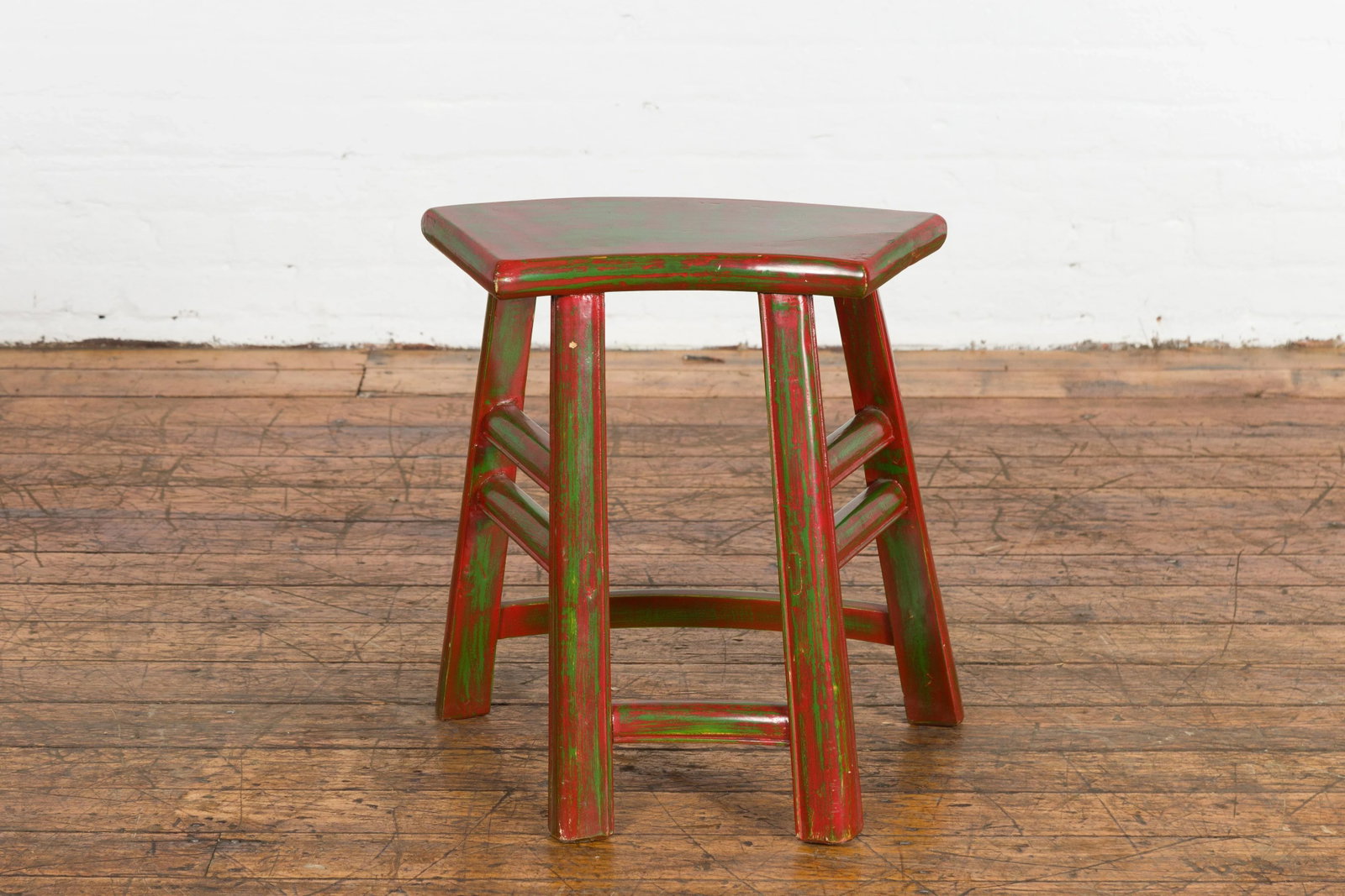 Japanese Late Meiji Period Red and Green Lacquered Stool with Semicircular Seat - 2