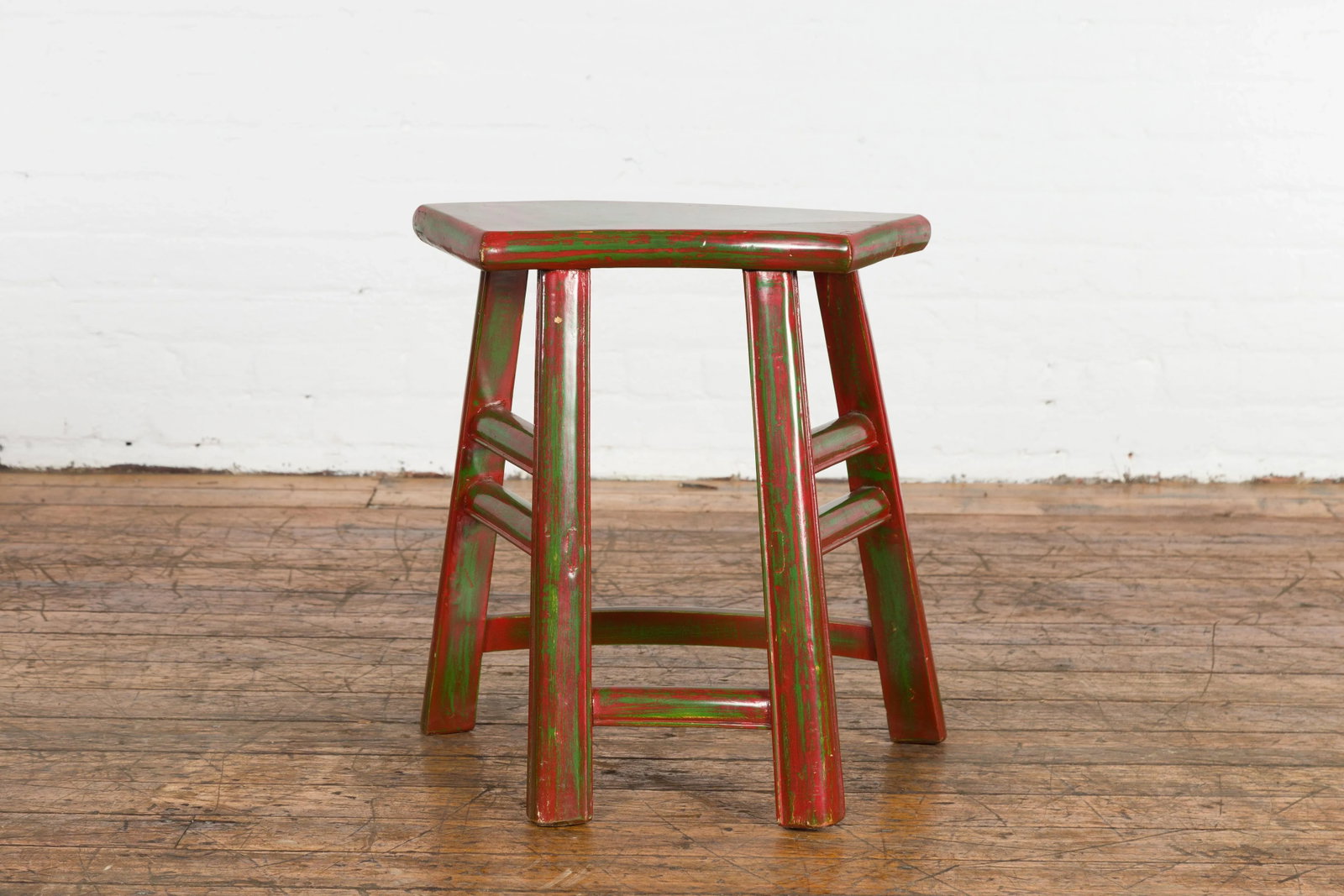 Japanese Late Meiji Period Red and Green Lacquered Stool with Semicircular Seat - 3