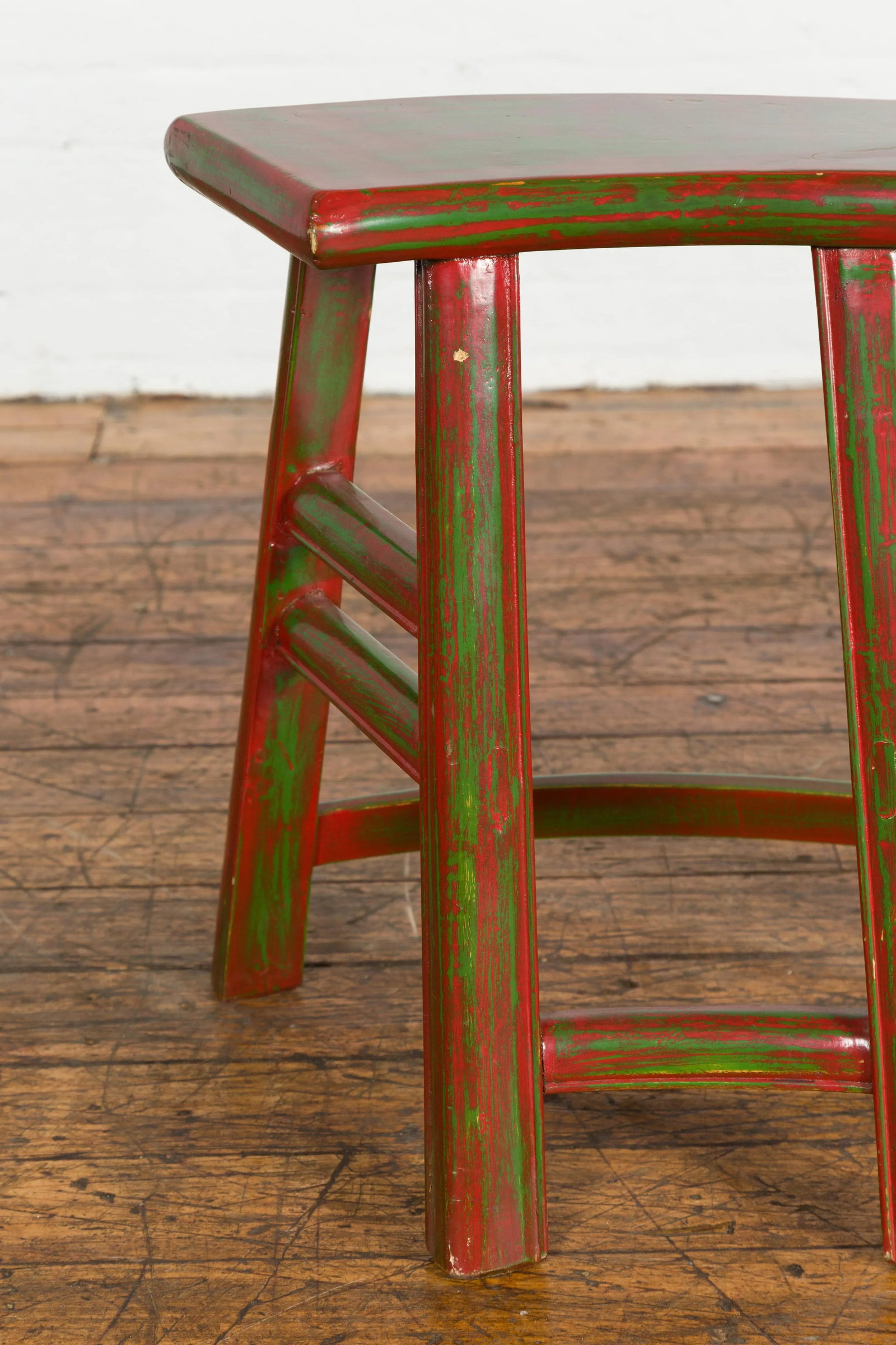 Japanese Late Meiji Period Red and Green Lacquered Stool with Semicircular Seat - 5
