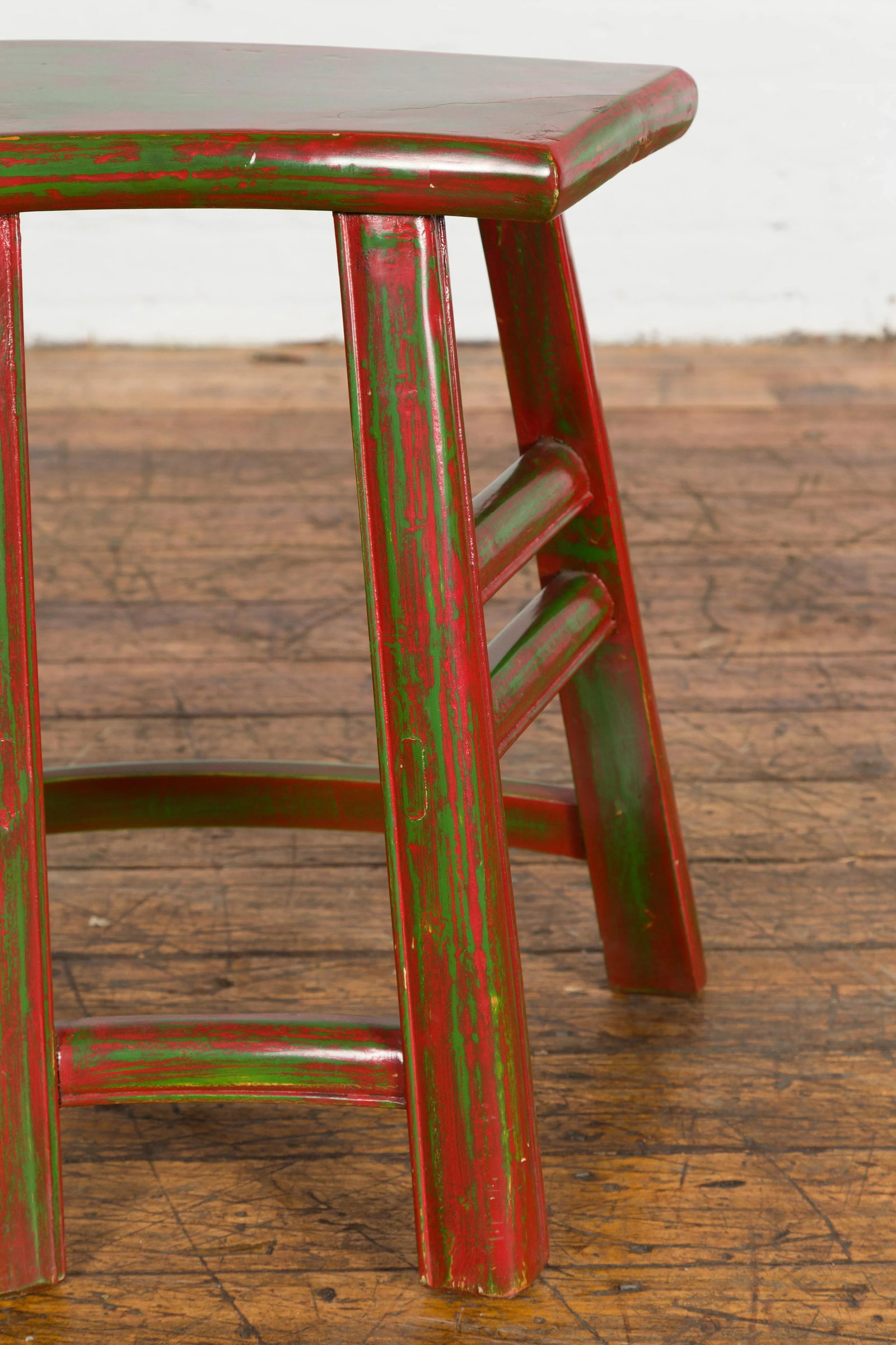 Japanese Late Meiji Period Red and Green Lacquered Stool with Semicircular Seat - 6