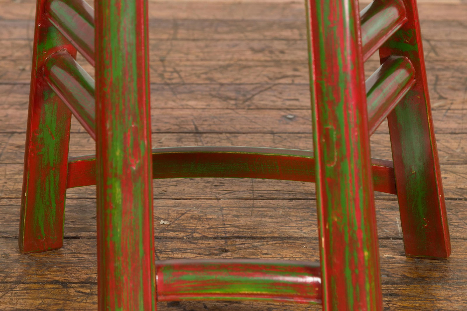 Japanese Late Meiji Period Red and Green Lacquered Stool with Semicircular Seat - 8