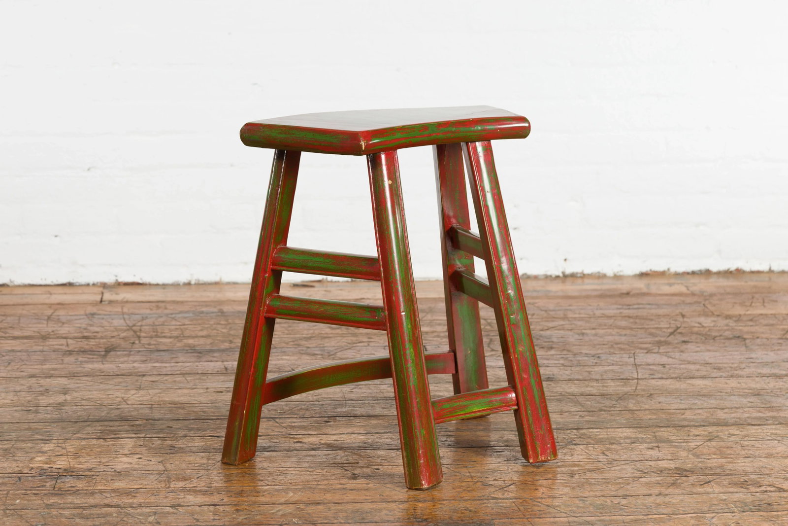 Japanese Late Meiji Period Red and Green Lacquered Stool with Semicircular Seat - 9