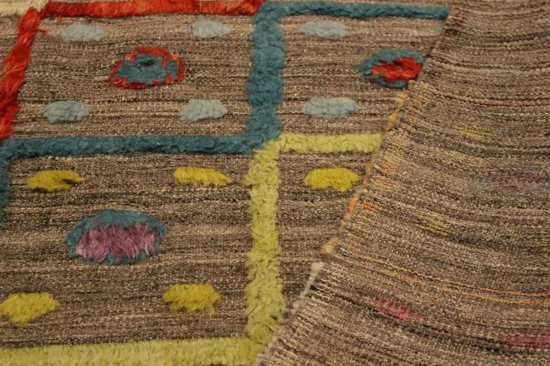 1990s Shabby Chic Moroccan High-Low Pile Arya Tan/Blue Wool Rug (8'2 X 10'3) - 3