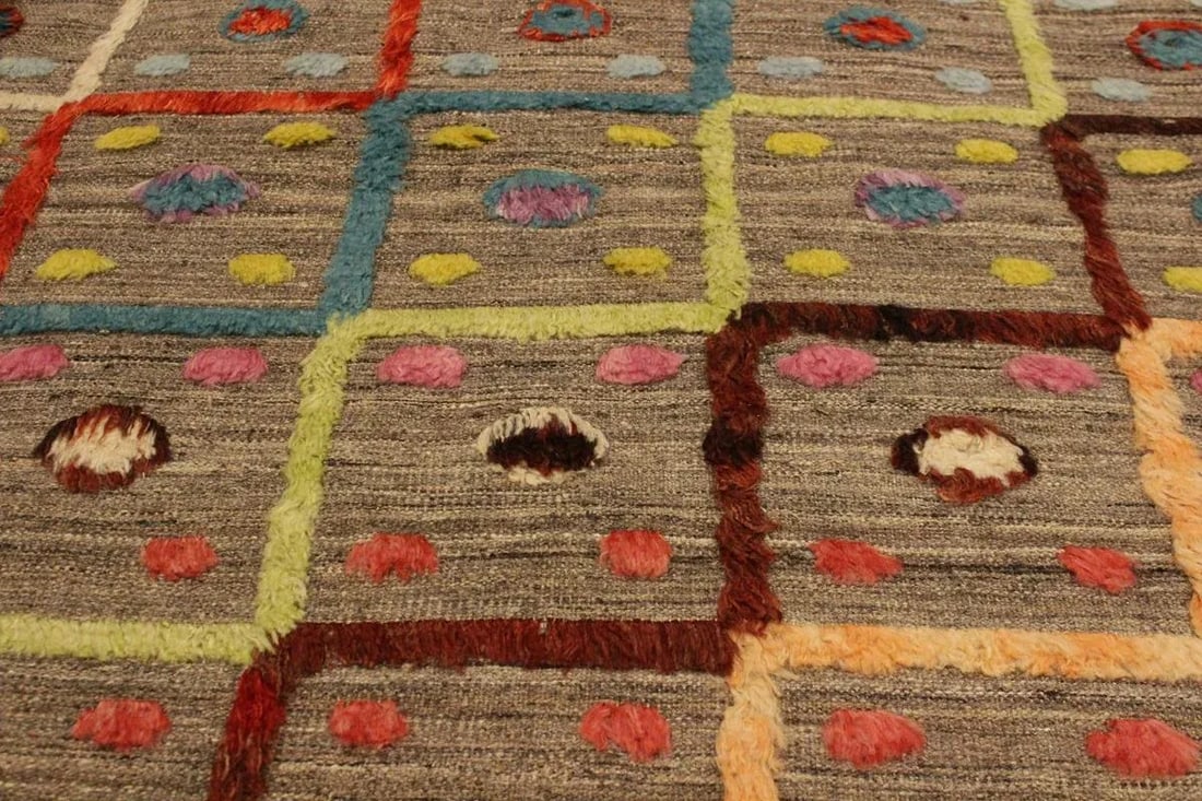 1990s Shabby Chic Moroccan High-Low Pile Arya Tan/Blue Wool Rug (8'2 X 10'3) - 5
