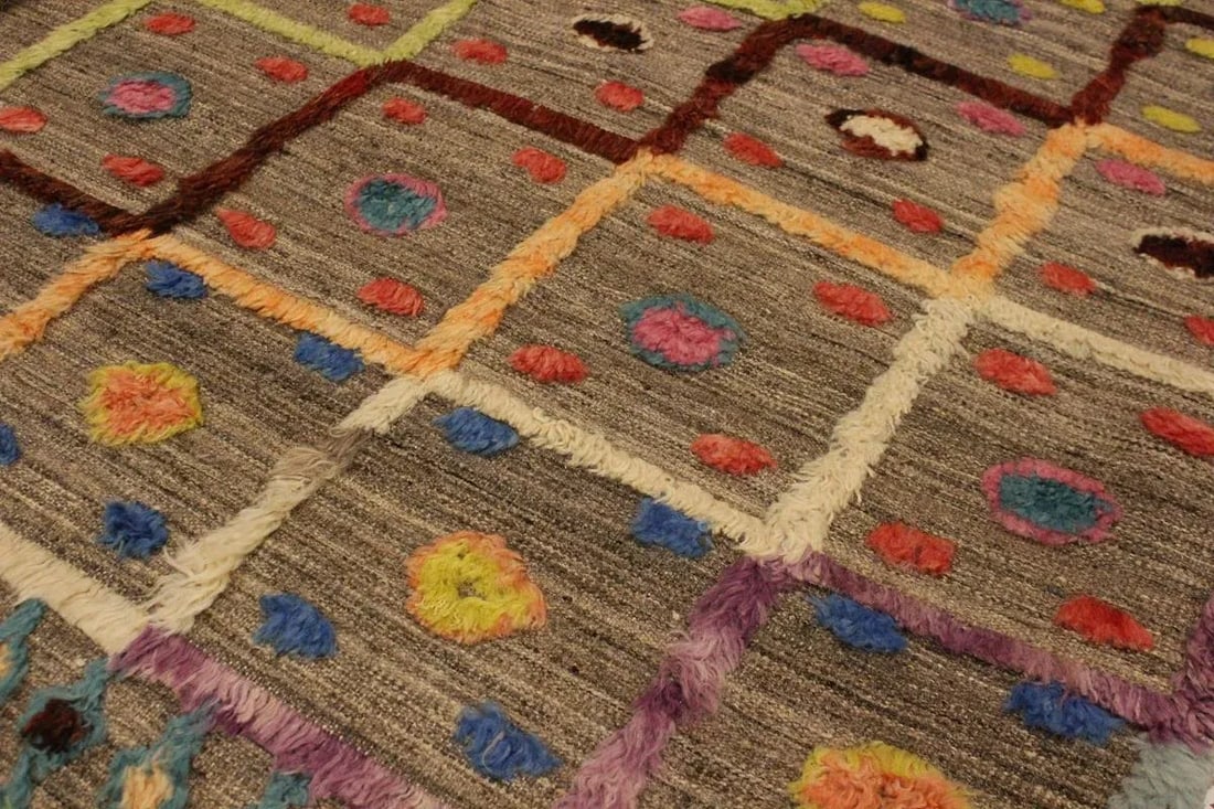 1990s Shabby Chic Moroccan High-Low Pile Arya Tan/Blue Wool Rug (8'2 X 10'3) - 7
