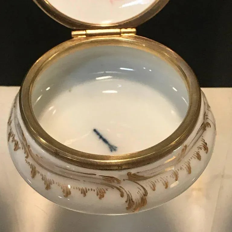 Late 19th Century Kpm Shell and Flower Motif Cabinet or Patch Box - 6
