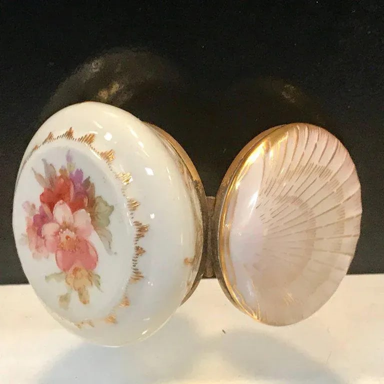 Late 19th Century Kpm Shell and Flower Motif Cabinet or Patch Box - 7