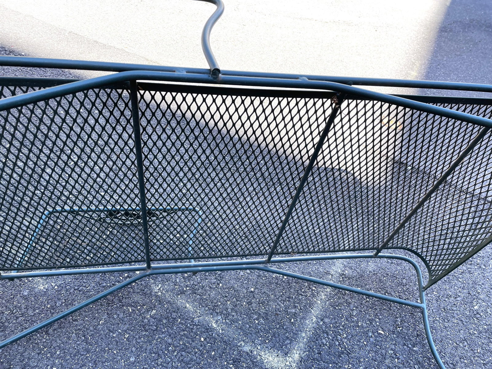 Mid 20th Century Floral Pattern Green Wrought Iron Chaise Lounge - 11