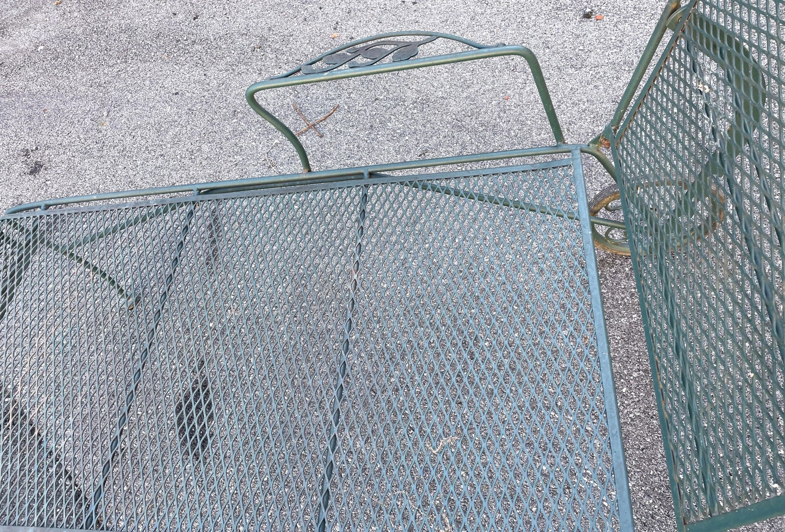 Mid 20th Century Floral Pattern Green Wrought Iron Chaise Lounge - 12