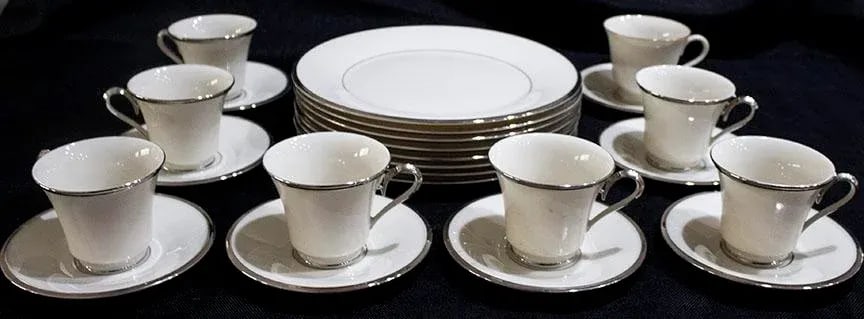 Lenox China Solitaire Pattern - 24 Pieces - 2