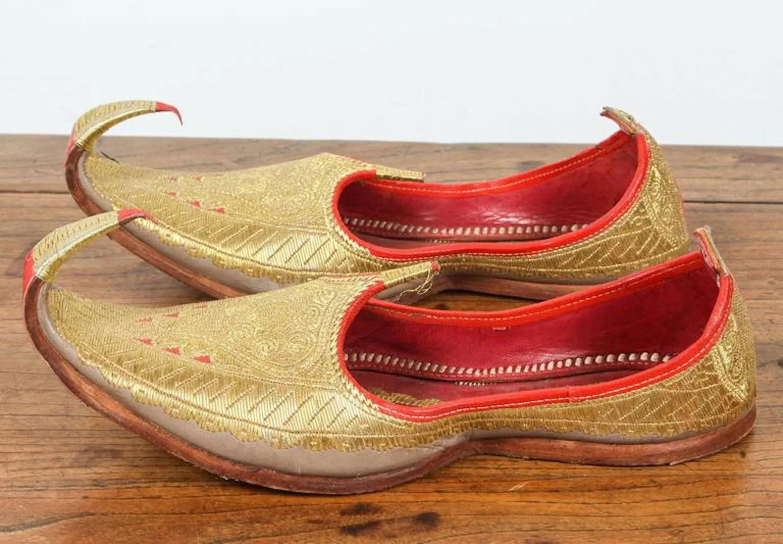 Gold and Red Embroidered Leather Shoes - 2