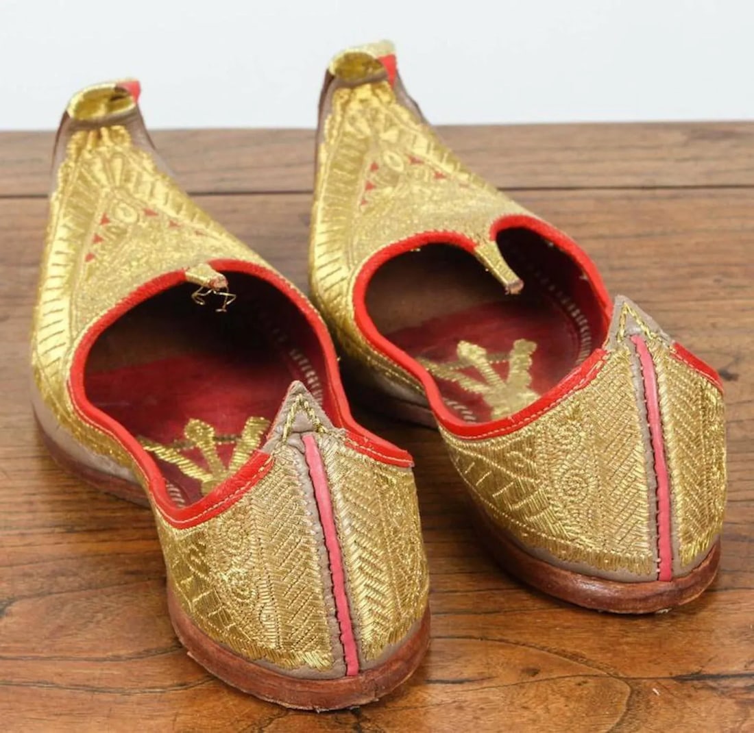Gold and Red Embroidered Leather Shoes - 3