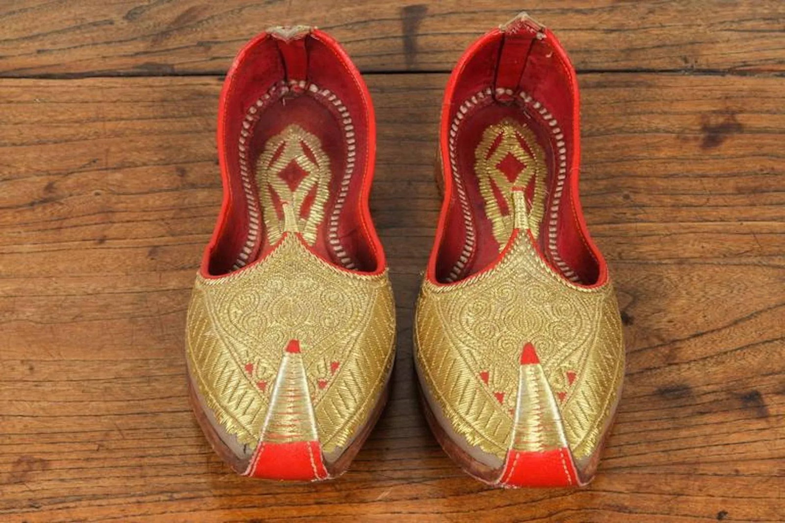 Gold and Red Embroidered Leather Shoes - 4
