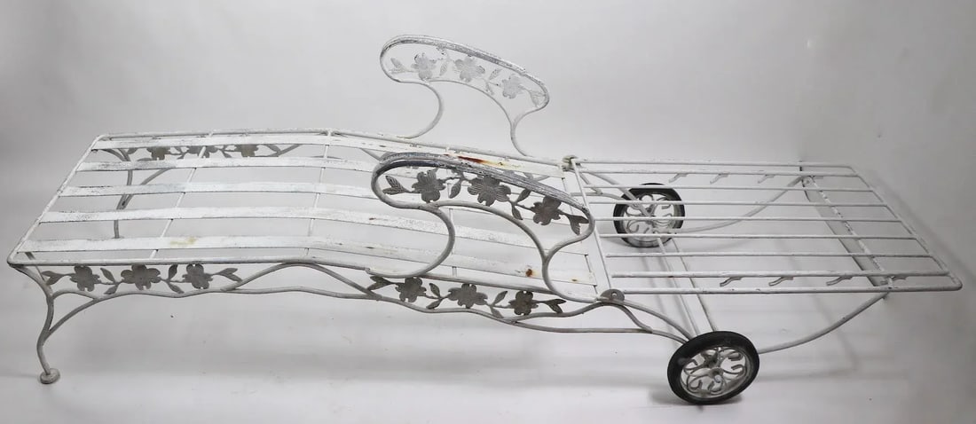 Outdoor Reclining Chaise With Metal Foliate Motif - 3
