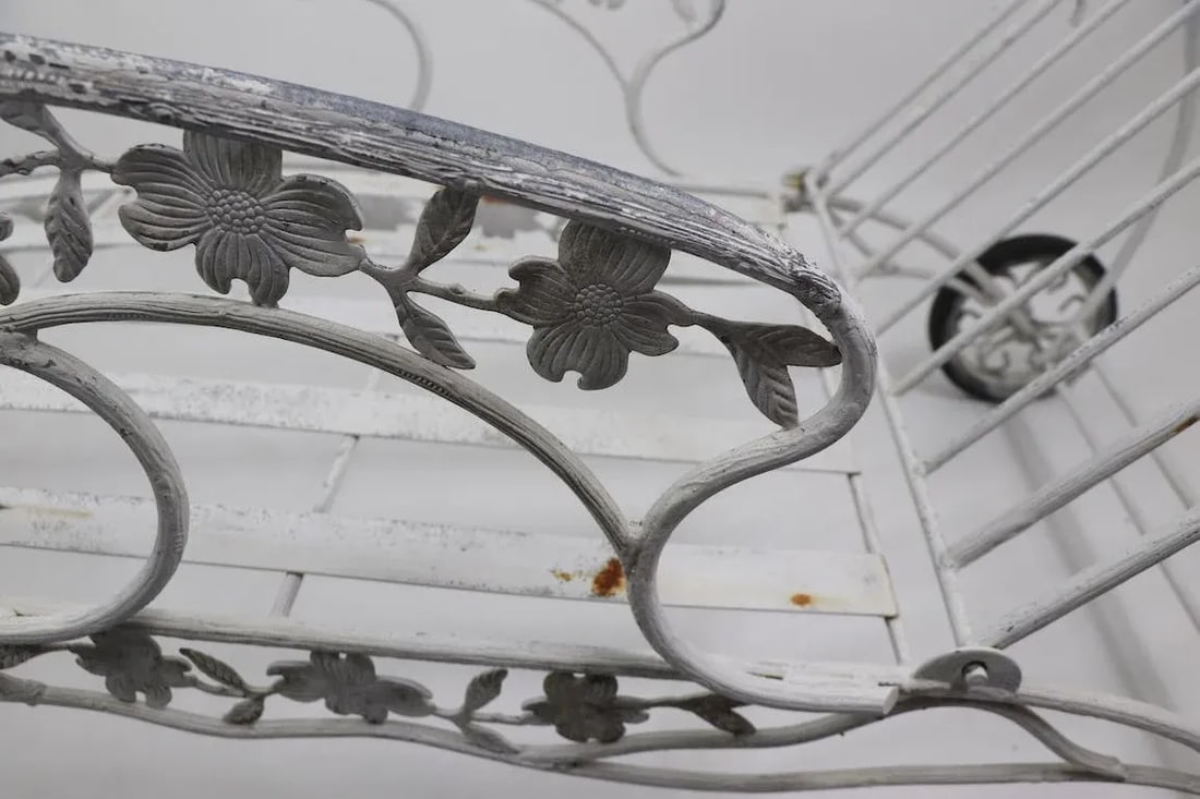 Outdoor Reclining Chaise With Metal Foliate Motif - 7