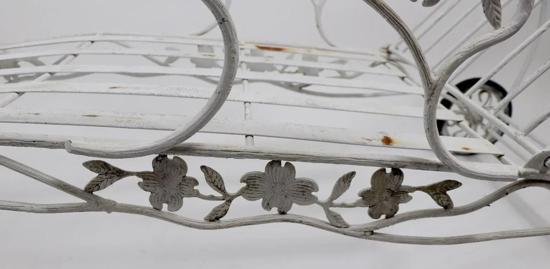 Outdoor Reclining Chaise With Metal Foliate Motif - 8