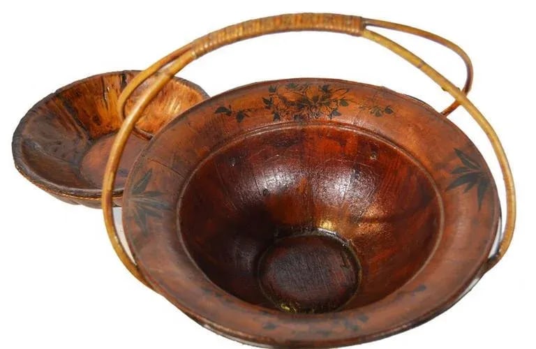 Antique Varnished Bamboo Hat Basket Painted With Flowers From 19th Century - 2