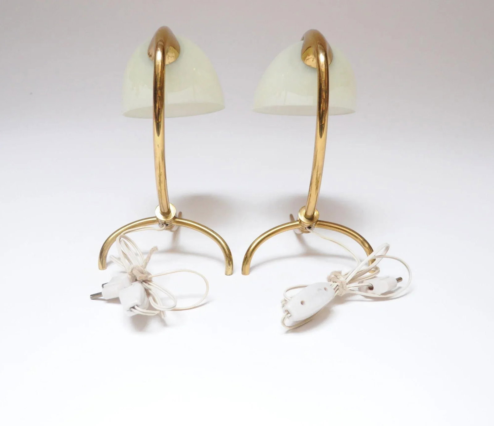 Pair of Petite Brass and Glass Tripod Bedside / Table Lamps by Oscar Torlasco - 5
