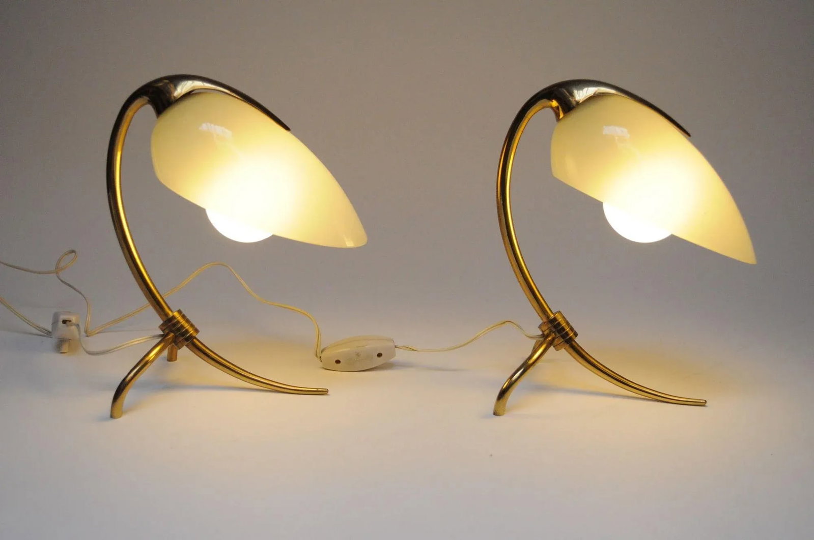 Pair of Petite Brass and Glass Tripod Bedside / Table Lamps by Oscar Torlasco - 6
