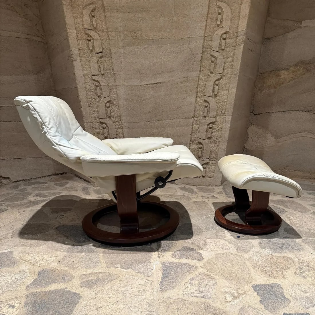 Scandinavian Ekornes Stressless Recliner White Lounge Chair + Ottoman - 10