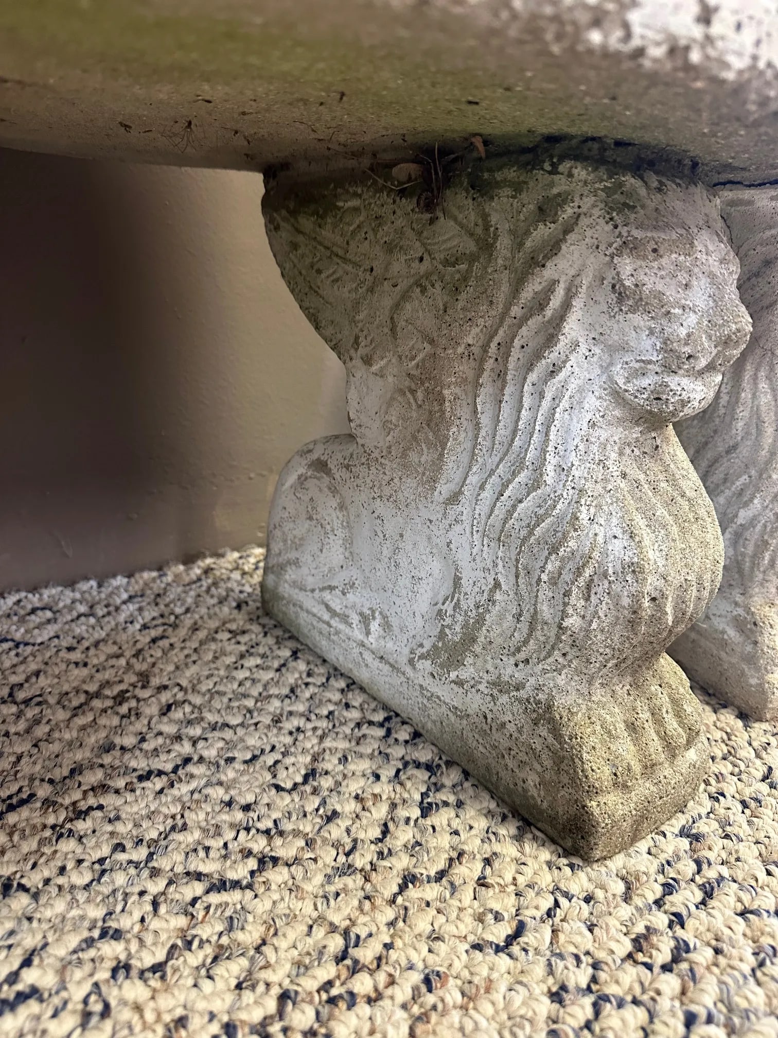 Curved Concrete Garden Seats With Acanthus Leaves and Animals -a Pair - 4