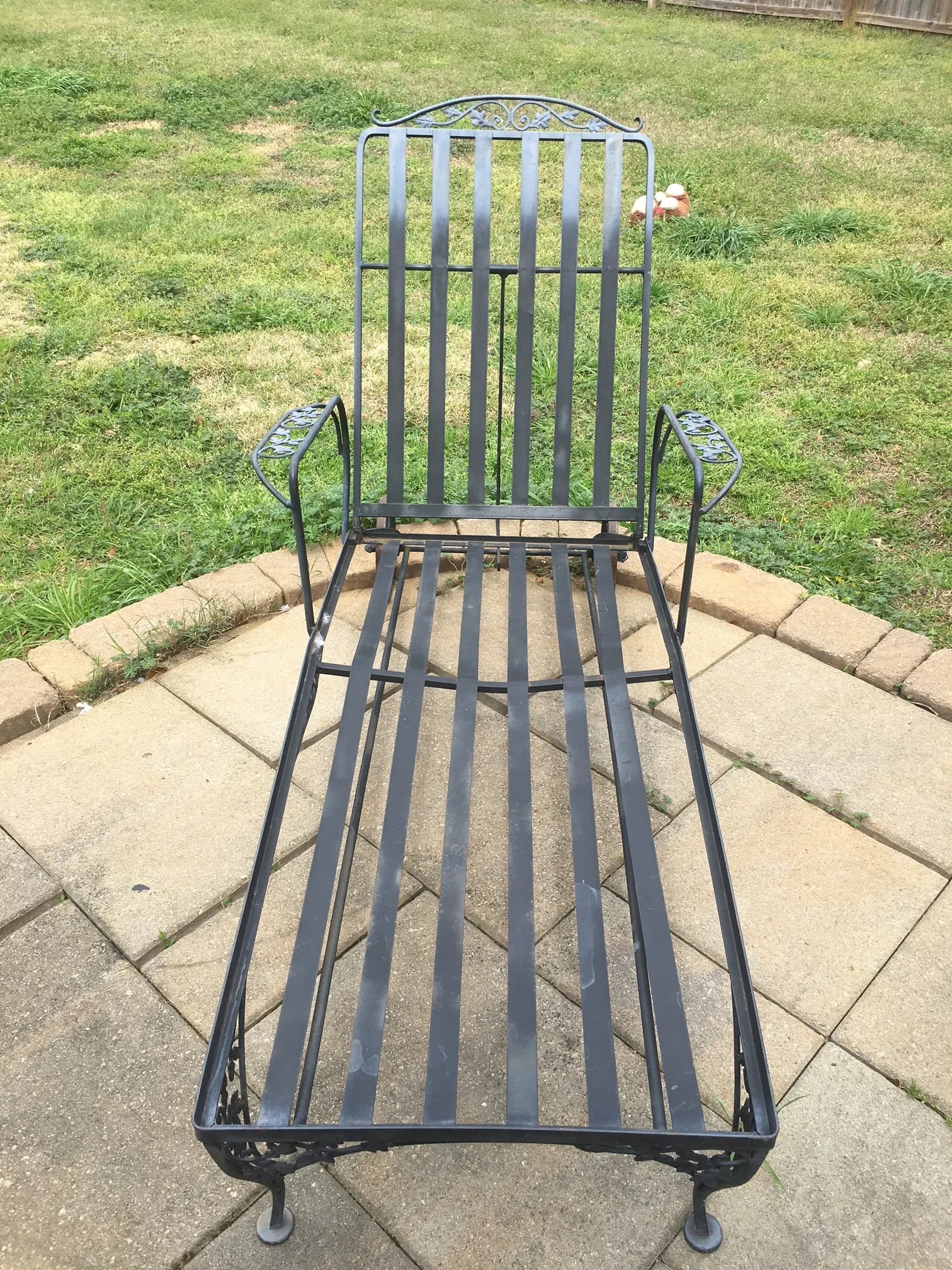 1950s Woodard Style Patio Seating, Table, & Bar Cart, 5 Pieces - 9