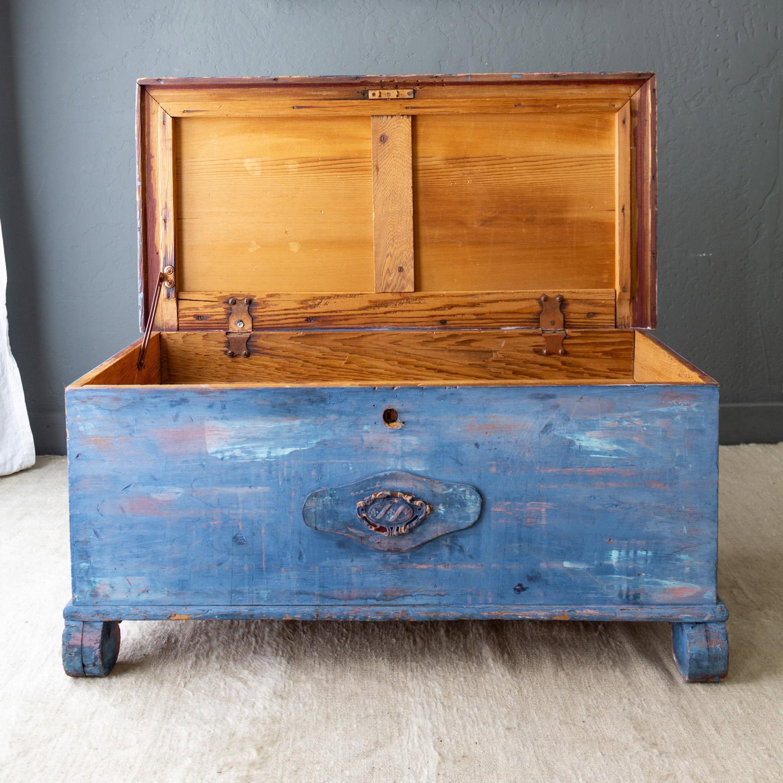 Rustic Blue Painted Cedar Blanket Chest Trunk With Empire C Curved Feet - 5