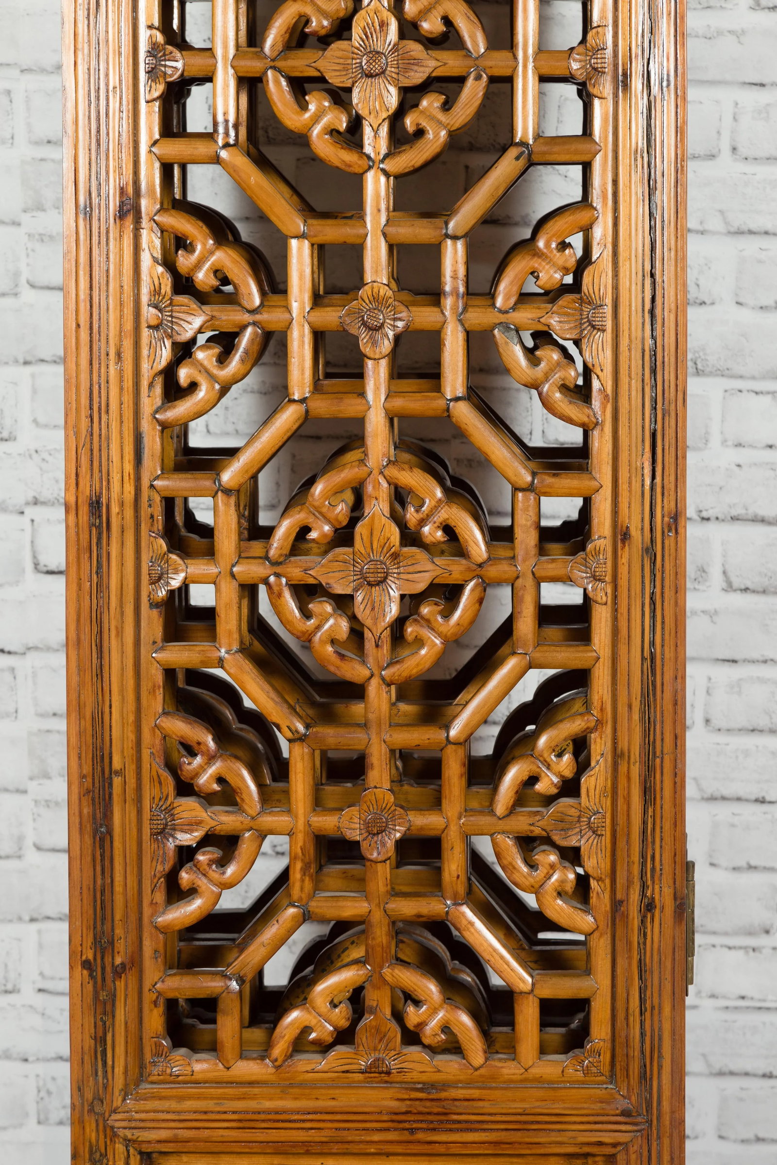 Chinese Early 20th Century Fretwork Four-Panel Screen with Geometric Motifs - 10