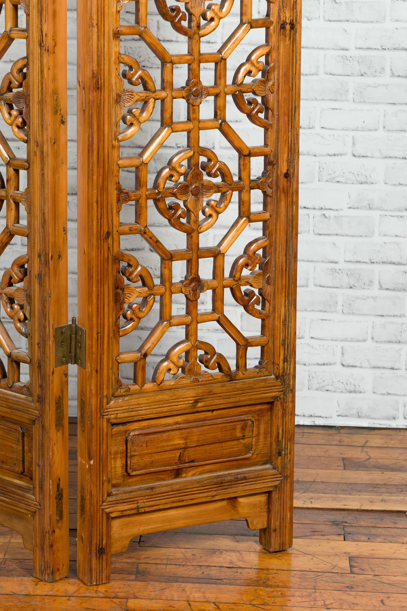 Chinese Early 20th Century Fretwork Four-Panel Screen with Geometric Motifs - 4