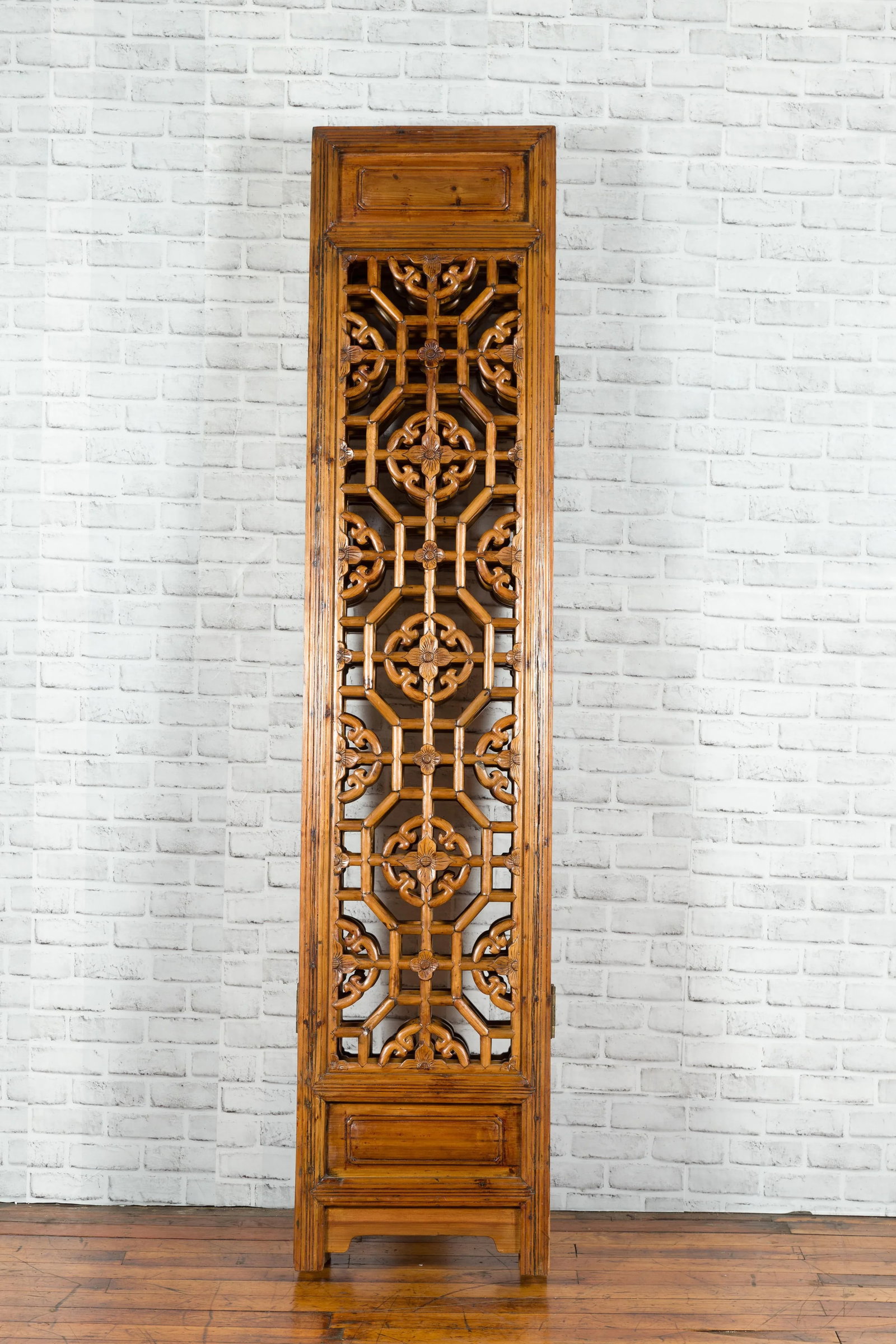 Chinese Early 20th Century Fretwork Four-Panel Screen with Geometric Motifs - 8
